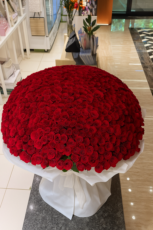 Exquisite 500 or 1000 Red Roses Bouquet
