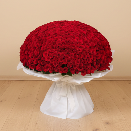 Large bouquet of red roses